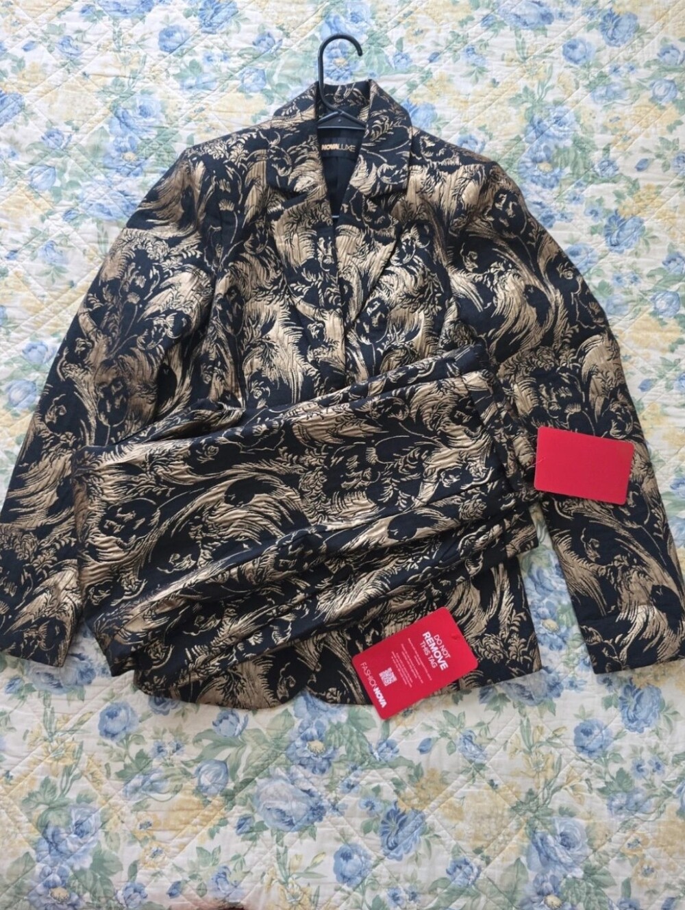 Fashion Nova Black and Gold Brocade Shirt Jacket